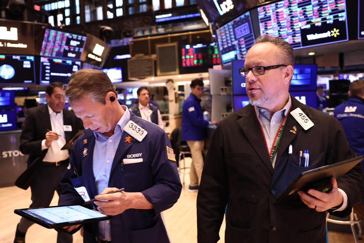 Dow, S&P 500, Nasdaq recover as China hits back on tariffs, traders assess new jobs data