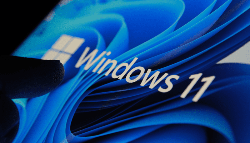 Finger zeigt auf Windows 11